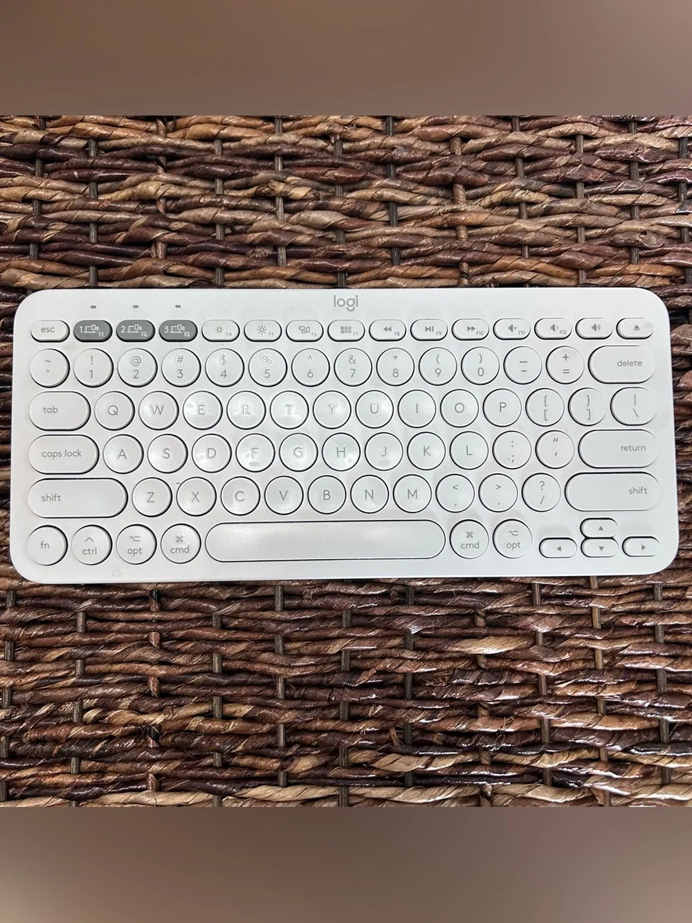 N/A sleek white